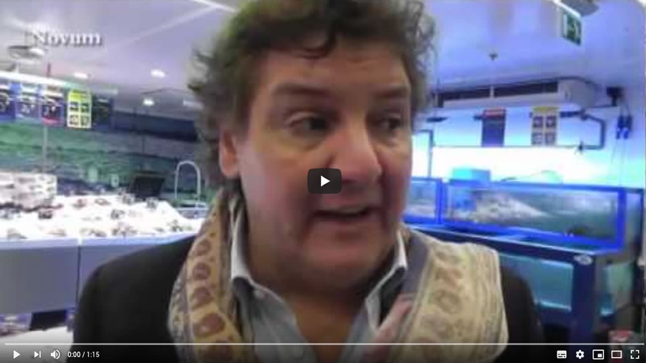 René Froger int vette vis bij Makro Amsterdam voor de Voedselbank